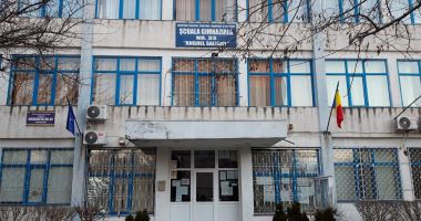 La Școala 33, elevii tremură de frig în clase. Constructorul și-a încasat peste 200.000 lei pentru o bătaie de joc - 2