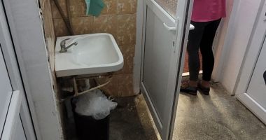 Culmea învățământului! La Școala 39, părinții solicită un container în locul unei încăperi insalubre - 4