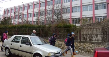 Şcoli în buricul Constanţei, dar fără săli de sport. Peste 1.600 de copii fac mişcare înghesuiţi în clase - 3