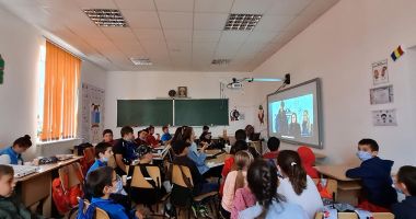 Stire din Cultură-Educație : IŞJ Constanța a numit director la Școala din Dumbrăveni, dar profesorii nu știu și trimit memoriu la ministrul Educației