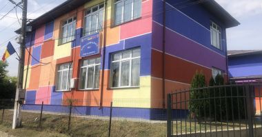 Grav accident la școala din Siliștea. O profesoară și-a rupt piciorul din cauza gheții - 2