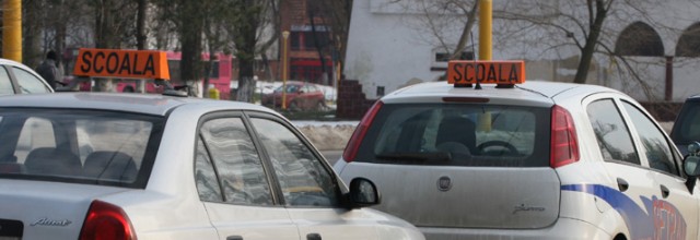 Stire din Eveniment : Instructorii auto își duc supărările în instanță