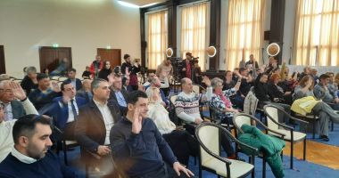 Stire din Politică-Administrație : Aleşii judeţeni au votat mai multe proiecte legate de sănătate, cultură şi bugetele unor instituţii