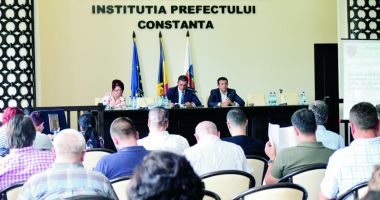 Stire din Politică-Administrație : Ședință la CJC: facilități pentru elevi și studenți. "Se întârzie de șapte ani punerea în aplicare a legii"