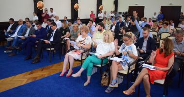 Stire din Politică-Administrație : Aleșii locali, convocați în ședință de edilul Decebal Făgădău. Ce proiecte se vor discuta