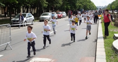 Stire din Sănătate : Copiii cu autism își depășesc limitele! Aleargă la Semimaratonul București