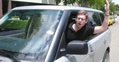 Stire din Eveniment : Șicanările în trafic - nervi întinși la maxim și "frigiderul plin"