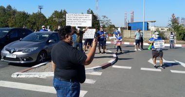 Stire din Economie : Sindicaliștii protestatari cer demisia conducerii companiei Constanța South Container Terminal