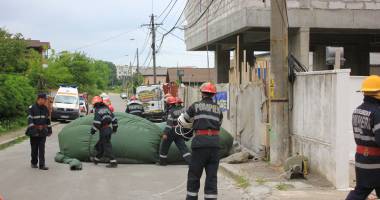 Stire din Eveniment : Primăvara sinucigașilor! Pompierii au alergat cu salteaua  la 23 de cazuri
