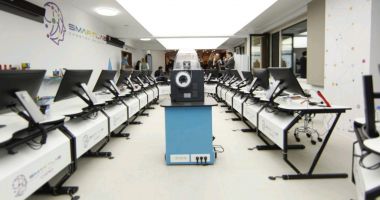 S-a retras din învățământ, dar nu și de lângă elevi! Iată cum face un profesor performanță în informatică - 4