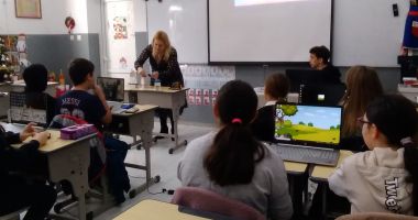 S-a retras din învățământ, dar nu și de lângă elevi! Iată cum face un profesor performanță în informatică - 2