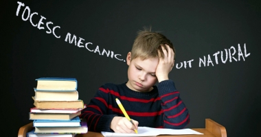 Stire din Cultură-Educație : Șoc pentru elevii de gimnaziu! Urmează o nouă generație de cobai: și-n bănci și la catedră