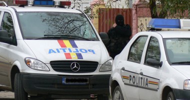 Stire din Eveniment : Inconștiență maximă: beat la volan, a fugit de la locul accidentului