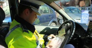 Stire din Eveniment : La un pas de tragedie! "Cascadorii" rutiere, de sărbători