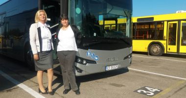 Stire din Social : Stăpânele autobuzelor de la RATC. "Unii ne trimit la cratiță, alții fac poze cu noi!"