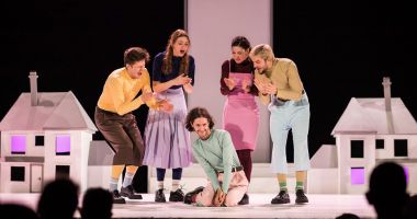 Nu știți ce să faceți la sfârșit de săptămână? Mergeți la un spectacol de teatru! - 2