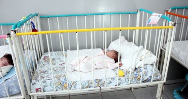 Stire din Sănătate : Inconștiență uriașă. Spitalul,  plin de copii îmbolnăviți de părinți