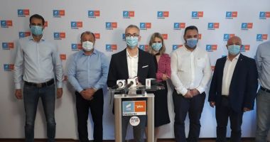 Stire din Politică-Administrație : USR-PLUS, la masa negocierilor cu PNL Constanţa. „Nu vrem să ţinem oraşul pe loc!”