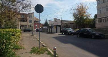 Sensul unic pacoste pentru riverani! Soluția propusă: "Mutați indicatorul 20 de metri!" - 3