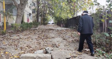 Potecă de groază în zona Casei de Cultură: pietroaie, gunoaie și sârmă ghimpată! - 2