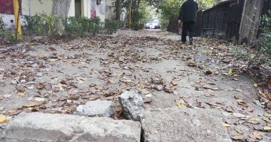Potecă de groază în zona Casei de Cultură: pietroaie, gunoaie și sârmă ghimpată! - 3