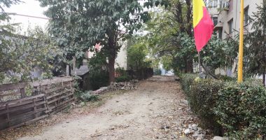 Potecă de groază în zona Casei de Cultură: pietroaie, gunoaie și sârmă ghimpată! - 4