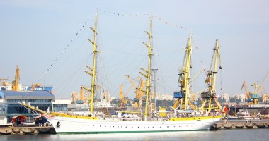 Galerie foto / Arma secretă a Marinei Române a ajuns piesă de muzeu. Când se va mai scufunda Delfinul? - 2