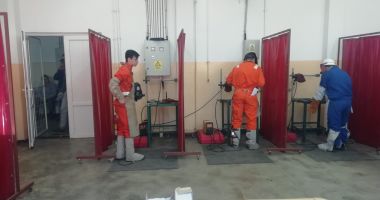 Atrași de salarii fabuloase, viitorii sudori din școala profesională își văd rostul în străinătate - 4