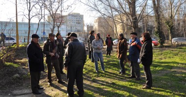 Constănțenii se luptă pentru spațiul verde dintre blocuri - 3