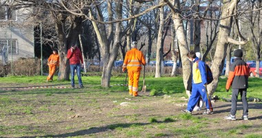 Constănțenii se luptă pentru spațiul verde dintre blocuri - 4