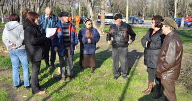 Constănțenii se luptă pentru spațiul verde dintre blocuri - 5
