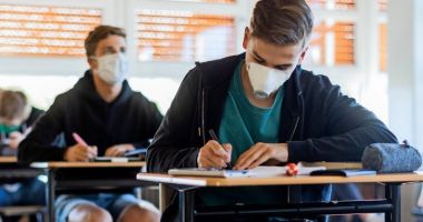 Tăieri drastice de clase a IX-a. „Elevii vor fi aruncaţi într-o luptă pe locuri!” - 2