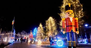 Stire din Actualitate : Feerie incendiară de sărbători în parcul „Oleg Danovski”. Se deschide Târgul de Crăciun