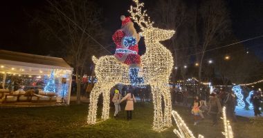 S-a deschis Târgul de Crăciun, la Constanţa. Patinoar gratuit şi multe luminiţe - 2