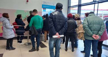 Taxe şi impozite plătite cu nervi și cozi interminabile. Vârstnicii au luat cu asalt agenţiile fiscale - 2