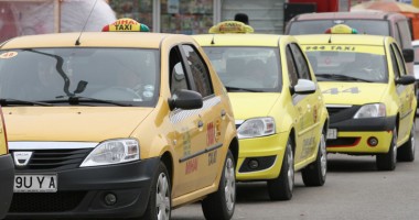Stire din Eveniment : Cum își înșeală taximetriștii clienții: "Ne mai uităm și la om, dar pe toți  îi păcălim, chiar și cu câțiva lei"