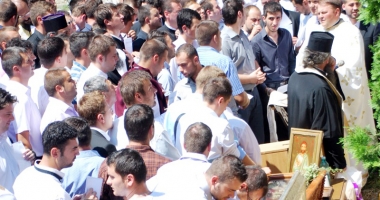 Stire din Cultură-Educație : Nu mai vrea nimeni să fie decan la Teologie. "Suntem în sesiune, nu stăm în loc de asta!"