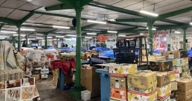 Comercianţii din pieţele în aer liber, alungaţi de ploaie. „Este inuman! Nu știu cât vom rezista!” - 4