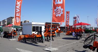 Tractorul "Tagro", produs la Reghin, vedeta Expoziției Internaționale Expoagroutil - 3