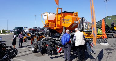 Tractorul "Tagro", produs la Reghin, vedeta Expoziției Internaționale Expoagroutil - 4