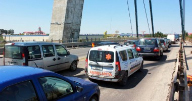 Stire din Eveniment : Evadarea de pe litoral. "E inevitabil să nu se producă accidente rutiere"