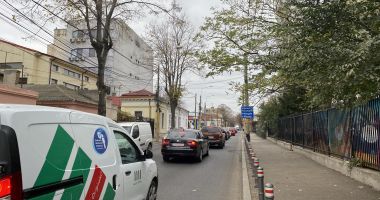 Alo, Primăria? Trafic infernal pe strada Mihai Viteazu. „Se crapă zidurile caselor!” - 2