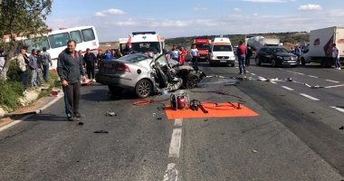 Stire din Eveniment : Tragedie rutieră, la Constanța: trei morți și mai mulți răniți