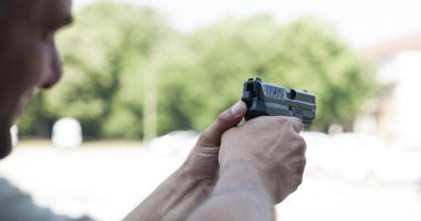 Mai știu polițiștii să țină pistolul în mână? Dar să-l folosească? - 3