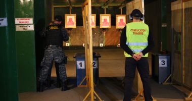 Mai știu polițiștii să țină pistolul în mână? Dar să-l folosească? - 2