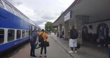 Stire din Eveniment : Mizerie și neglijență pe drumul de fier! Sudul litoralului, prin ochii călătorului din tren