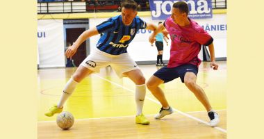 Stire din Sport : Aşteptarea a luat sfârşit! La Constanţa începe Trofeul "Liga Old Boys" la fotbal în sală