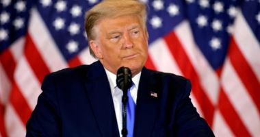 Stire din Actualitate : Donald Trump a anunţat că reşedinţa sa din Florida a fost percheziţionată de FBI