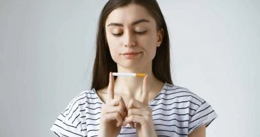 Stire din Sănătate : Fumatul afectează sănătatea dinţilor şi a mucoasei bucale