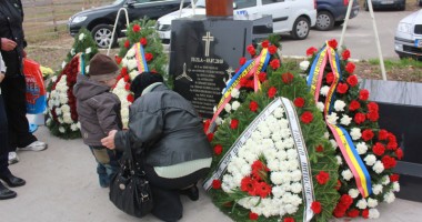 Troița deznădejdii. Resemnare înecată în lacrimi, pentru familiile eroilor de la Tuzla - 5